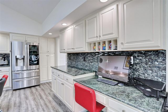 42 Cragmere Road, Airmont, NY 10901