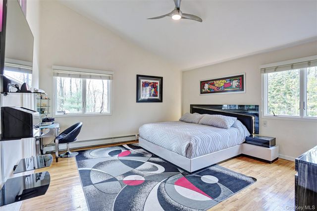 42 Cragmere Road, Airmont, NY 10901