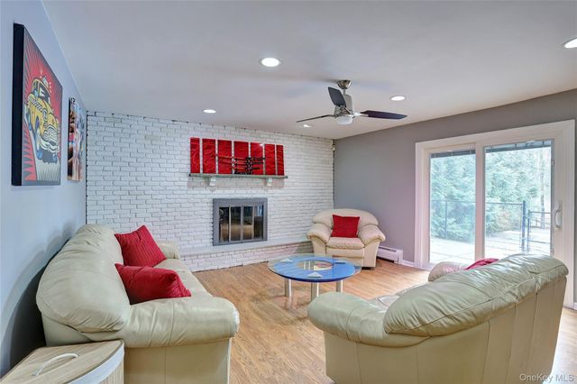 42 Cragmere Road, Airmont, NY 10901