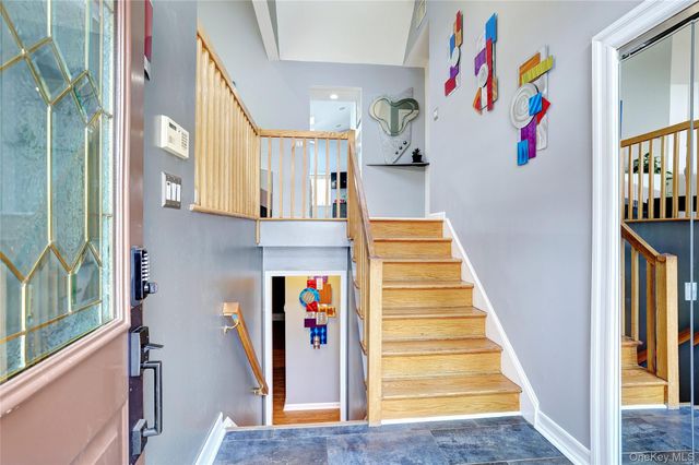 42 Cragmere Road, Airmont, NY 10901