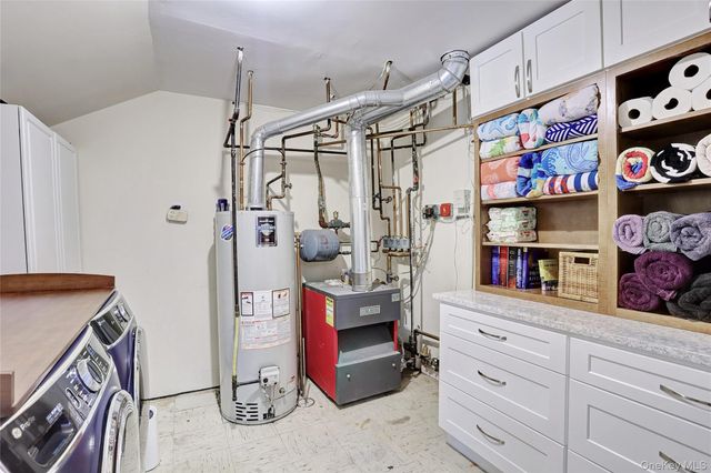 42 Cragmere Road, Airmont, NY 10901