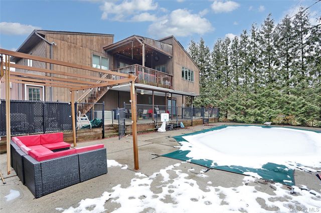 42 Cragmere Road, Airmont, NY 10901