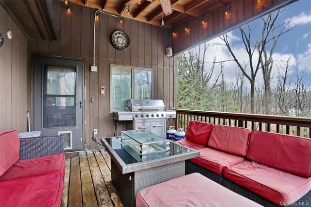 42 Cragmere Road, Airmont, NY 10901