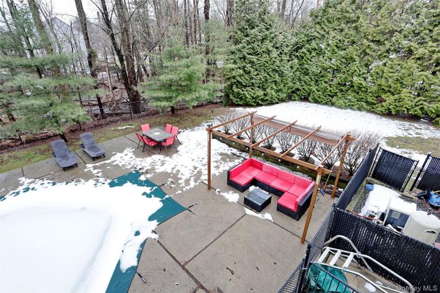 42 Cragmere Road, Airmont, NY 10901