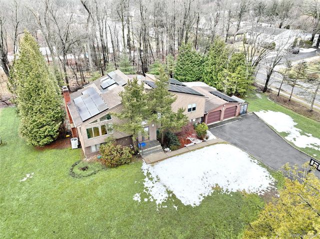 42 Cragmere Road, Airmont, NY 10901