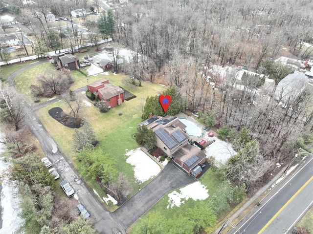 42 Cragmere Road, Airmont, NY 10901