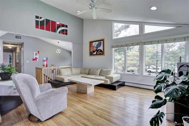 42 Cragmere Road, Airmont, NY 10901