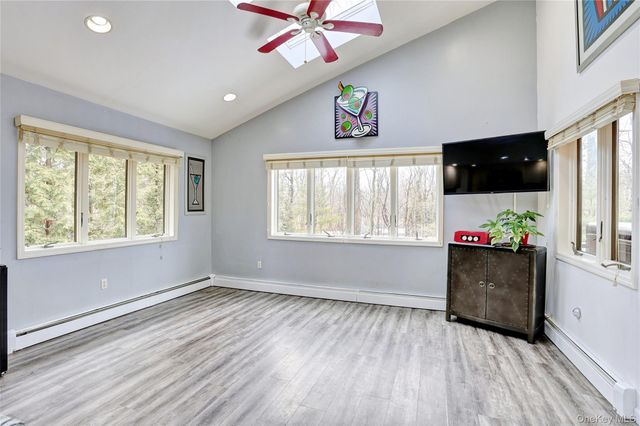 42 Cragmere Road, Airmont, NY 10901