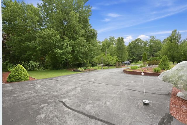 5 Johns Drive, Hooksett, NH 03106