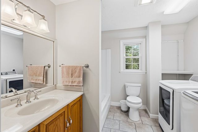 5 Johns Drive, Hooksett, NH 03106