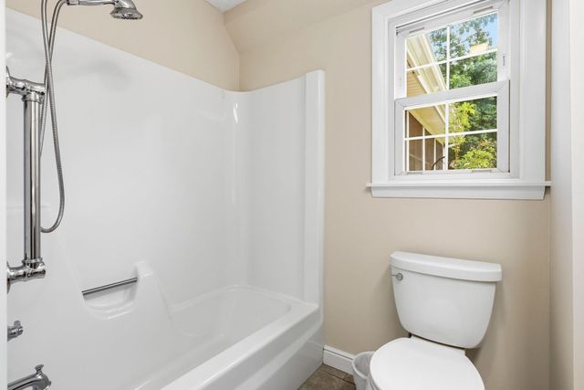 5 Johns Drive, Hooksett, NH 03106