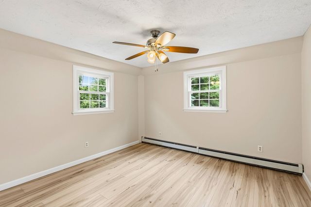 5 Johns Drive, Hooksett, NH 03106