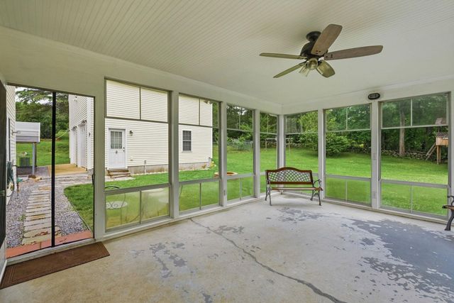 5 Johns Drive, Hooksett, NH 03106