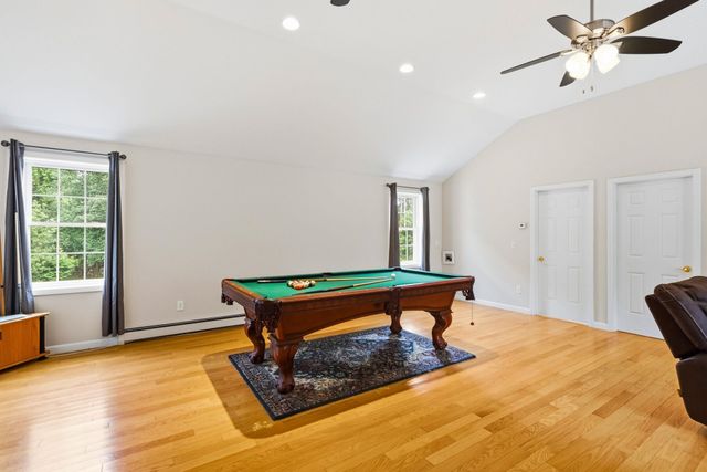 5 Johns Drive, Hooksett, NH 03106