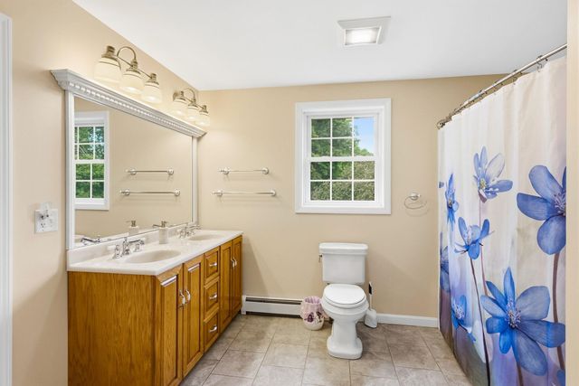 5 Johns Drive, Hooksett, NH 03106