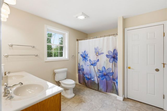 5 Johns Drive, Hooksett, NH 03106