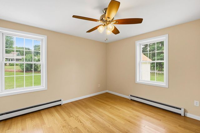 5 Johns Drive, Hooksett, NH 03106