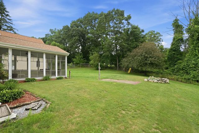 5 Johns Drive, Hooksett, NH 03106