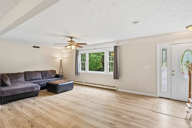 5 Johns Drive, Hooksett, NH 03106