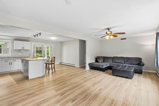 5 Johns Drive, Hooksett, NH 03106