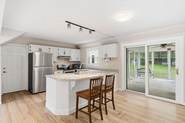 5 Johns Drive, Hooksett, NH 03106