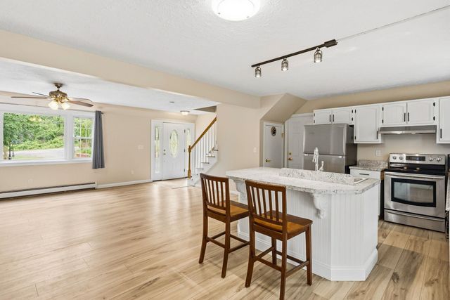 5 Johns Drive, Hooksett, NH 03106