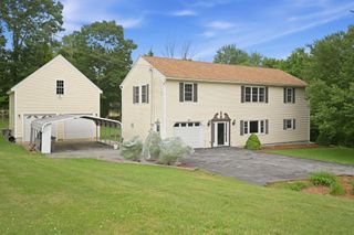 5 Johns Drive, Hooksett, NH 03106