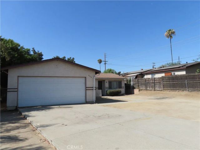 925 Navajo Road, Perris, CA 92570
