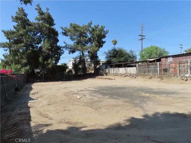 925 Navajo Road, Perris, CA 92570