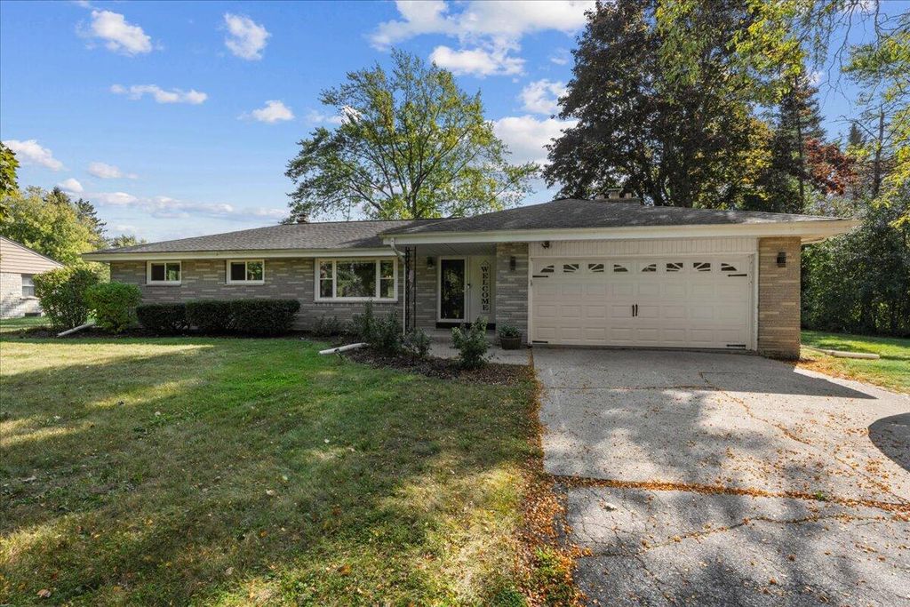 6549 W Donges LANE, Brown Deer, WI 53223