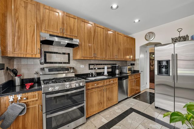 2218 Holland Avenue, Bronx, NY 10467