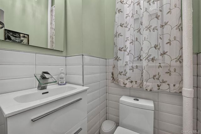 2218 Holland Avenue, Bronx, NY 10467