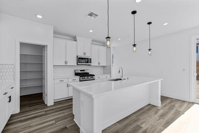 9820 Great Basin Way, Sacramento, CA 95829