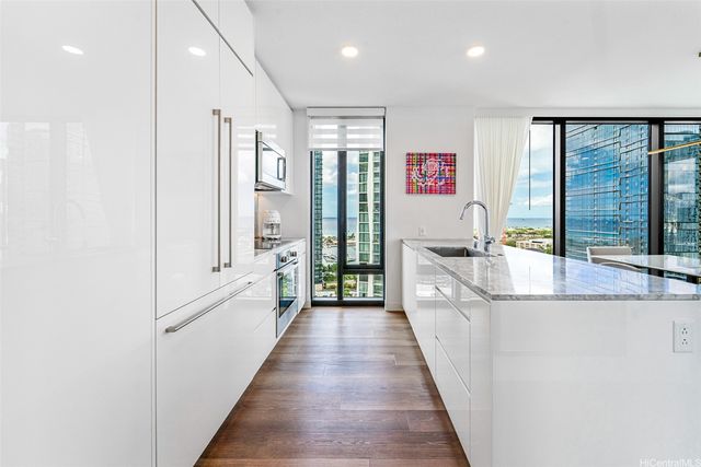 987 Queen Street 2001, Honolulu, HI 96814