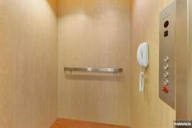 22 Vela Way, Edgewater, NJ 07020