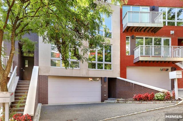 22 Vela Way, Edgewater, NJ 07020