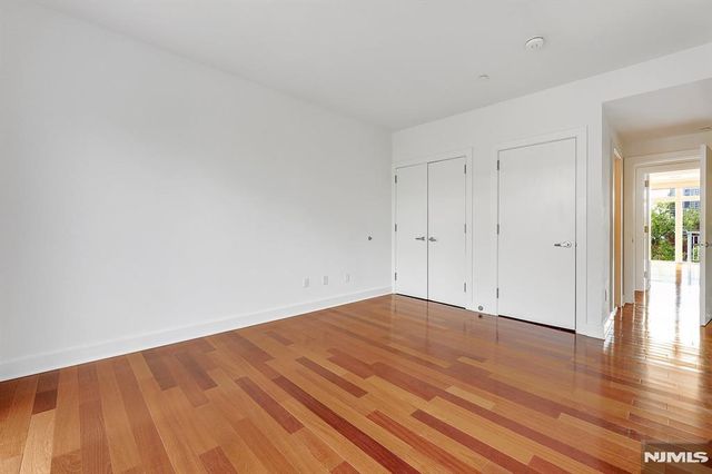 22 Vela Way, Edgewater, NJ 07020