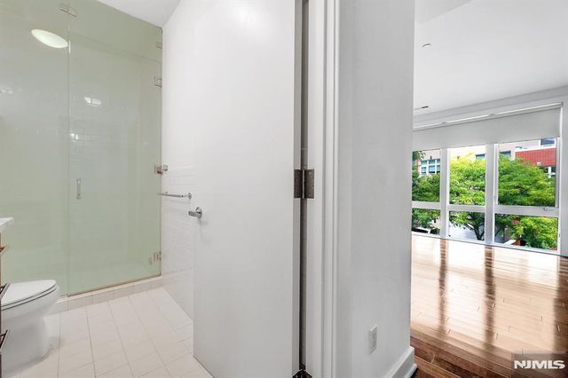 22 Vela Way, Edgewater, NJ 07020