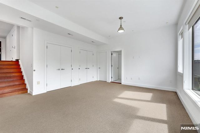 22 Vela Way, Edgewater, NJ 07020