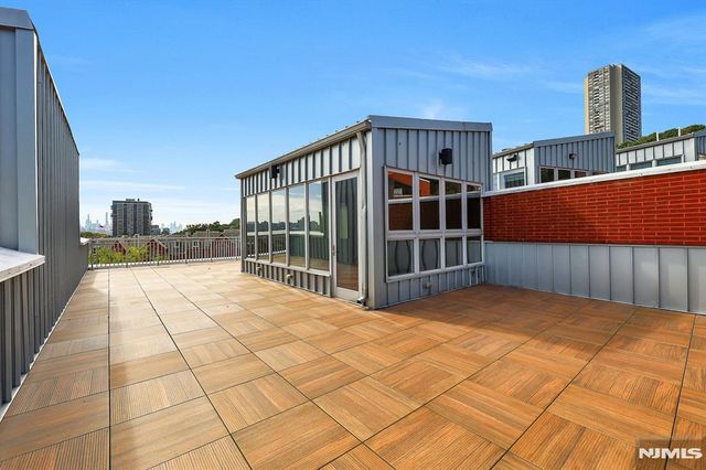 22 Vela Way, Edgewater, NJ 07020