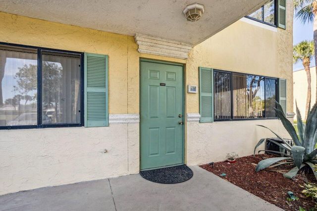 1618 Meadows Circle W, Boynton Beach, FL 33436