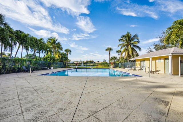 1618 Meadows Circle W, Boynton Beach, FL 33436