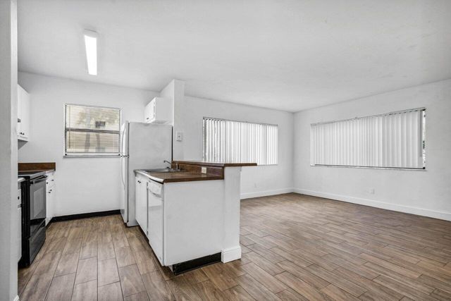 1618 Meadows Circle W, Boynton Beach, FL 33436