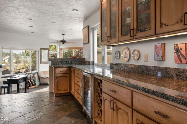 61345 Mountain Breezes Court, Bend, OR 97702