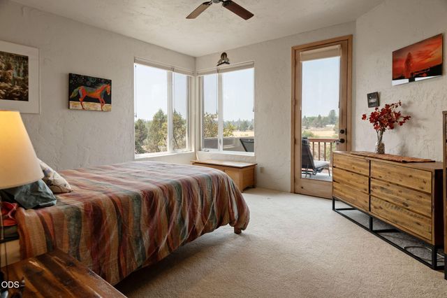 61345 Mountain Breezes Court, Bend, OR 97702
