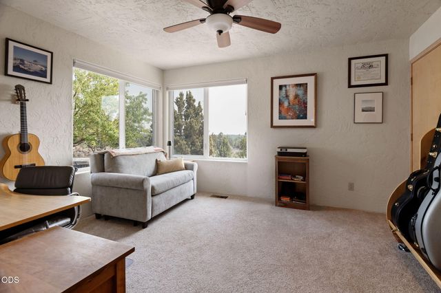 61345 Mountain Breezes Court, Bend, OR 97702