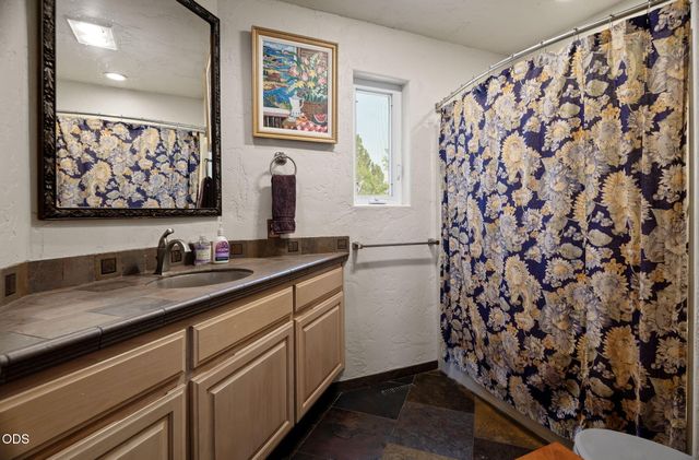 61345 Mountain Breezes Court, Bend, OR 97702