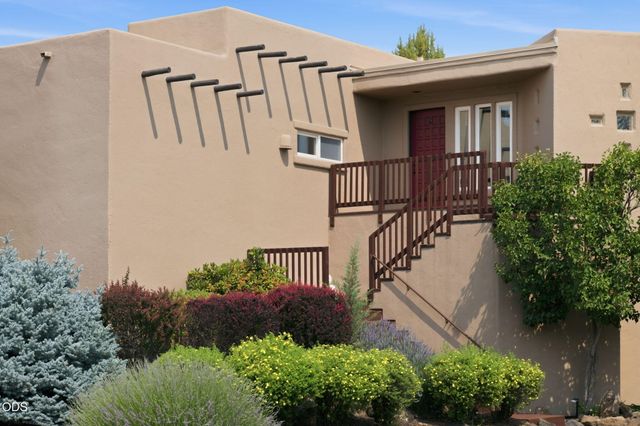 61345 Mountain Breezes Court, Bend, OR 97702