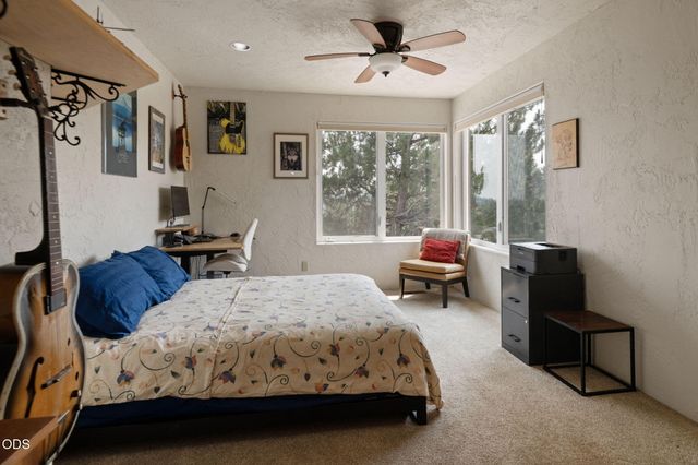 61345 Mountain Breezes Court, Bend, OR 97702