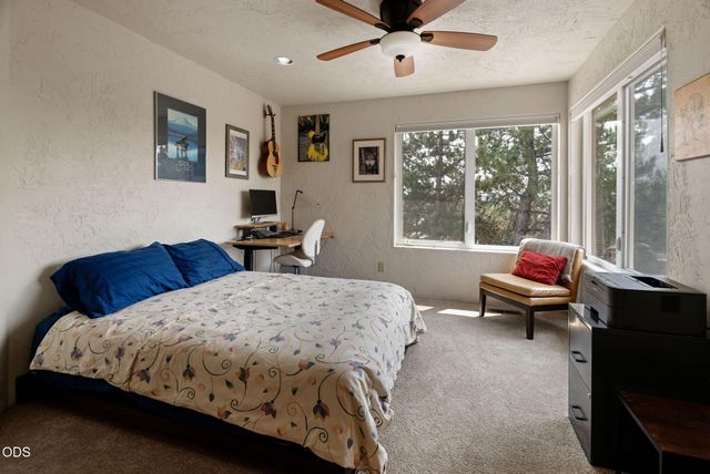 61345 Mountain Breezes Court, Bend, OR 97702